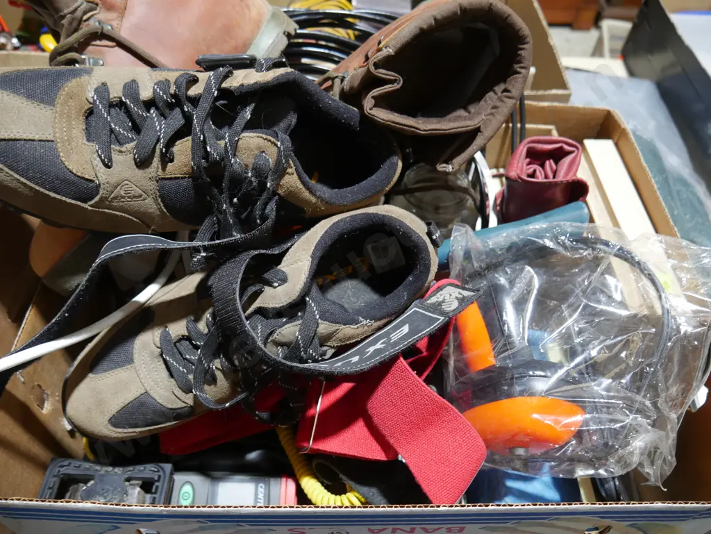 Boots, tools etc Image 1++