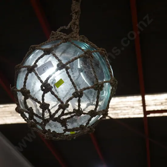 Glass float