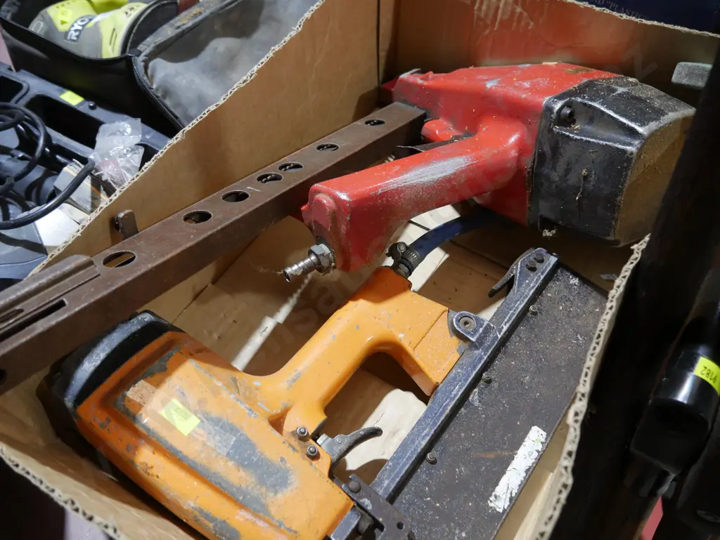 Nail guns and nails Image 1++