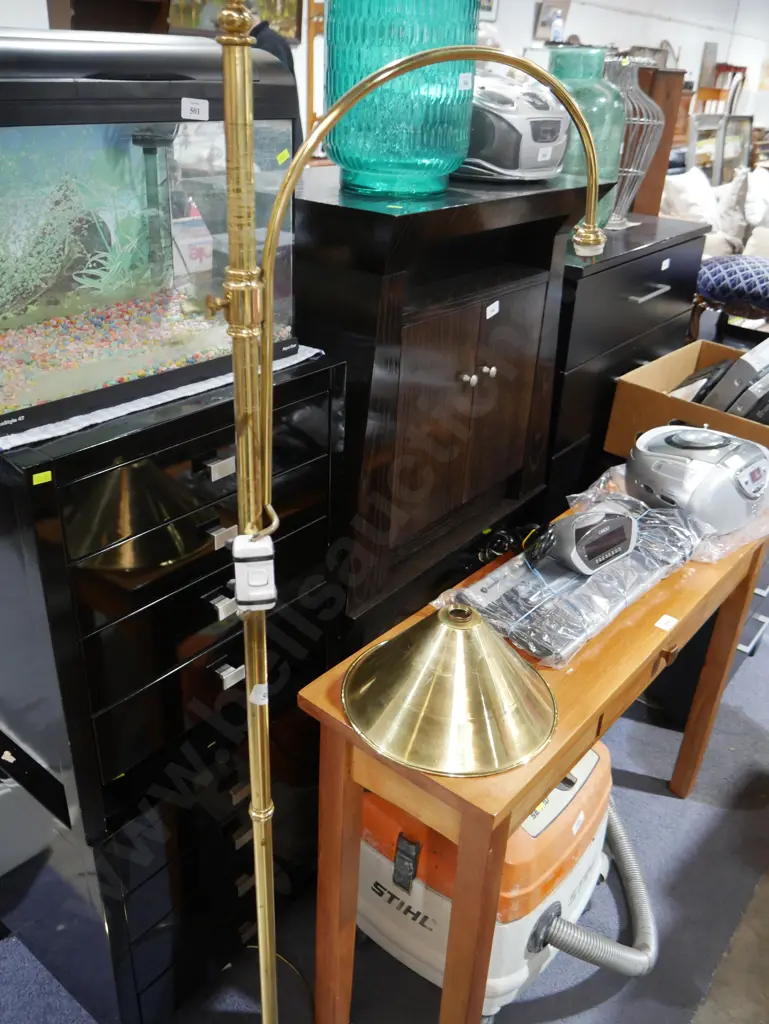 Brass standard lamp Image 1++
