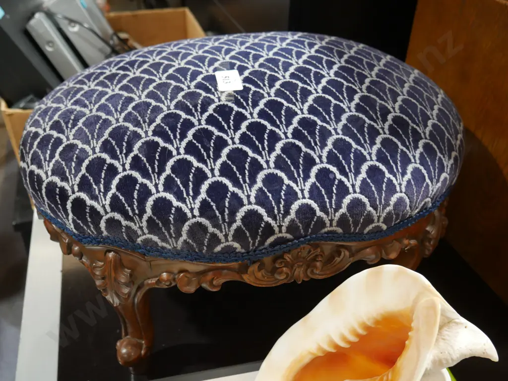 Stool Image 1++