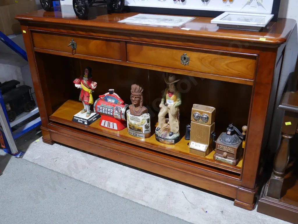 Sideboard Image 1++