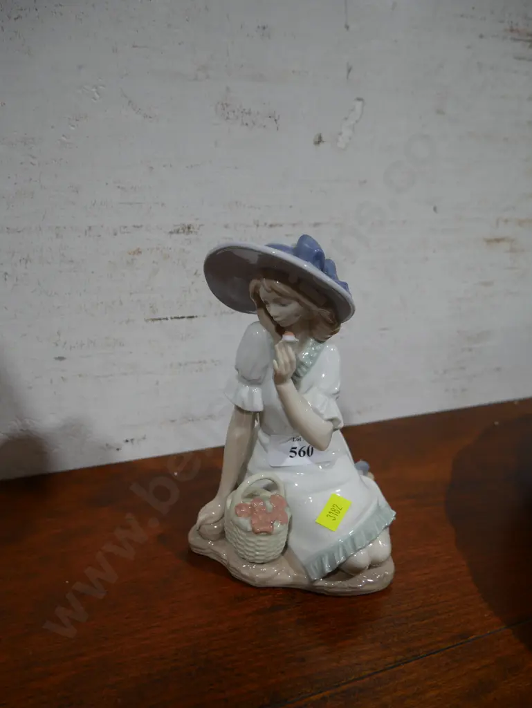 Nao girl figurine Image 1++