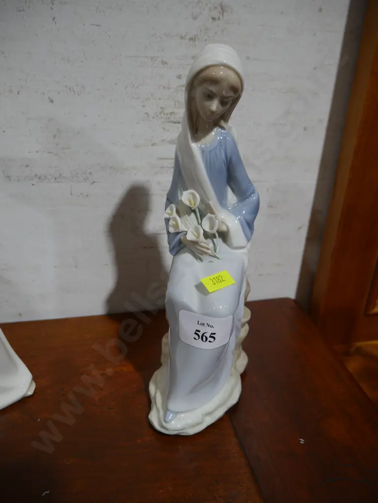 Nao girl figurine Image 1++
