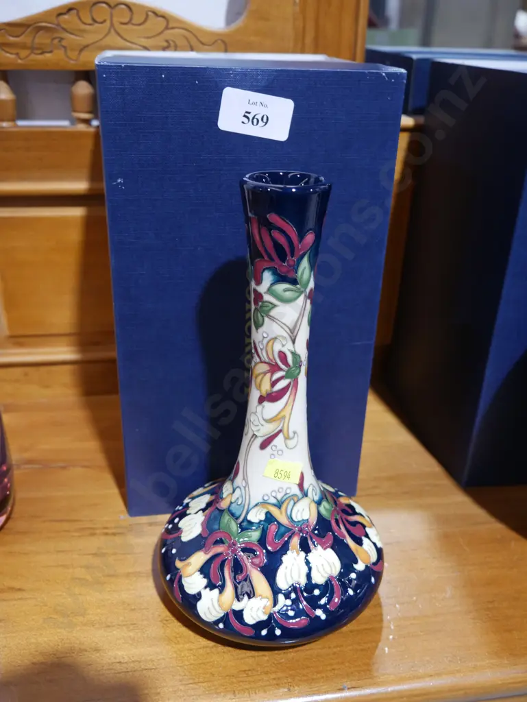 Boxed Moorcroft vase Image 1++