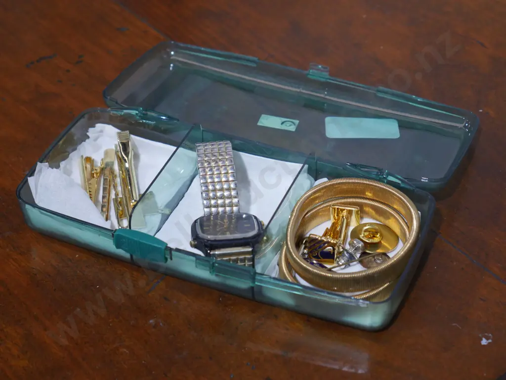 Watch, tie pins etc Image 1++