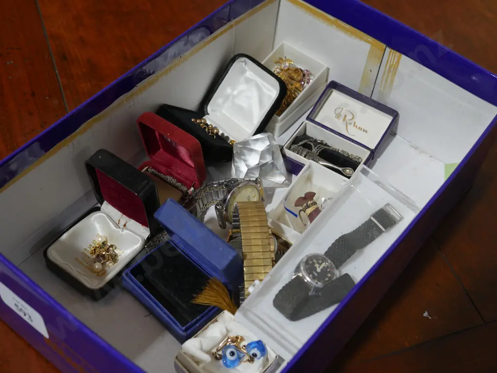 Watches, costume jewellery etc Image 1++
