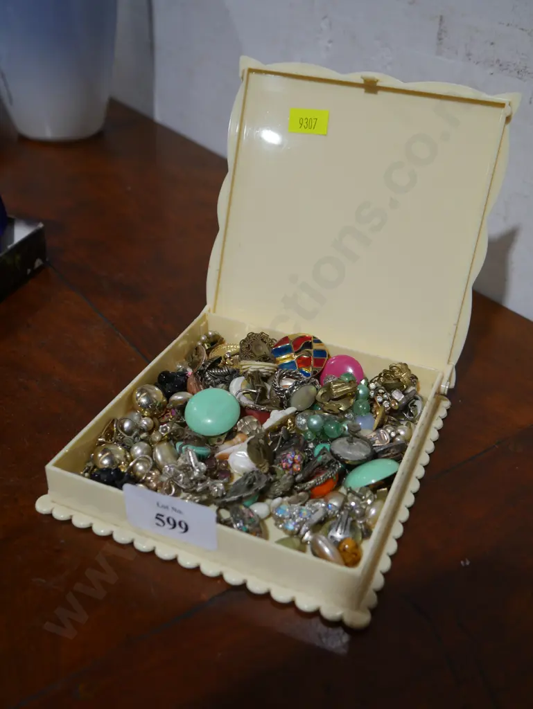 Costume jewellery Image 1++