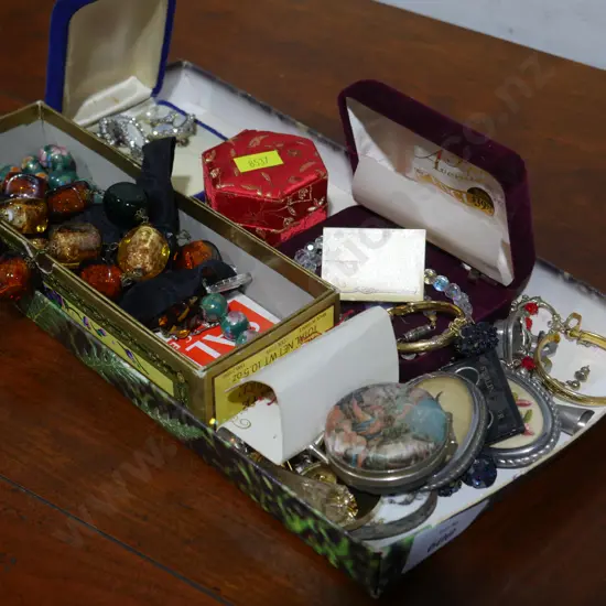 Costume jewellery