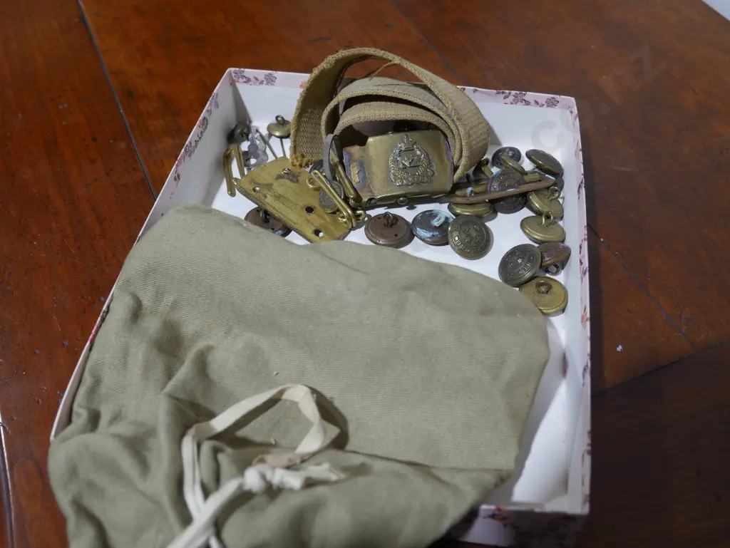 Army buttons etc Image 1++