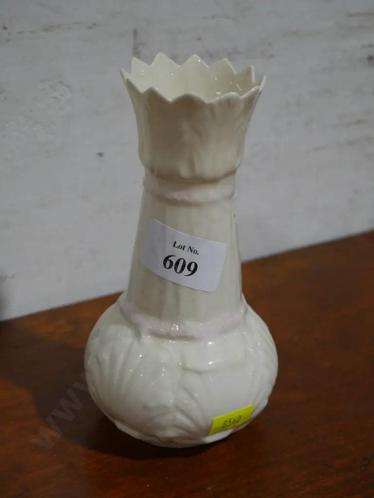Belleek vase Image 1++