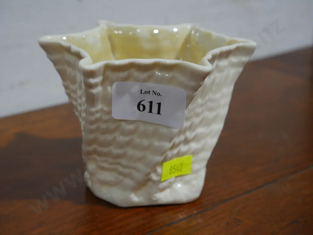 Belleek vase Image 1++