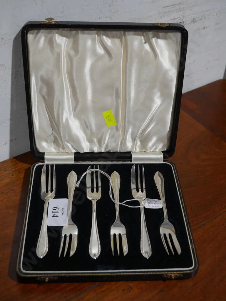 Cased sterling cake forks Image 1++
