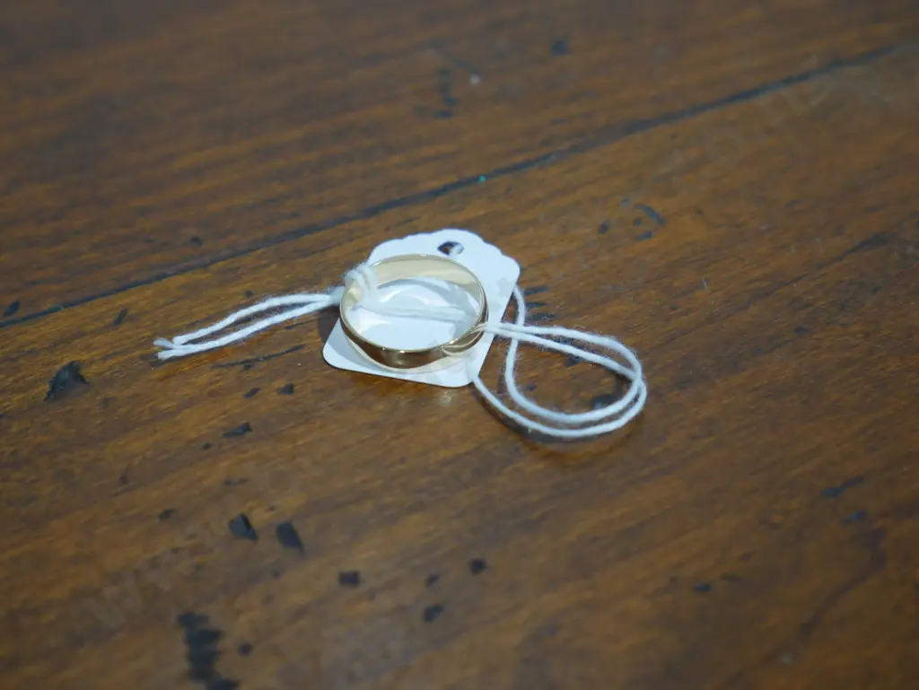 18ct gold band Image 1++