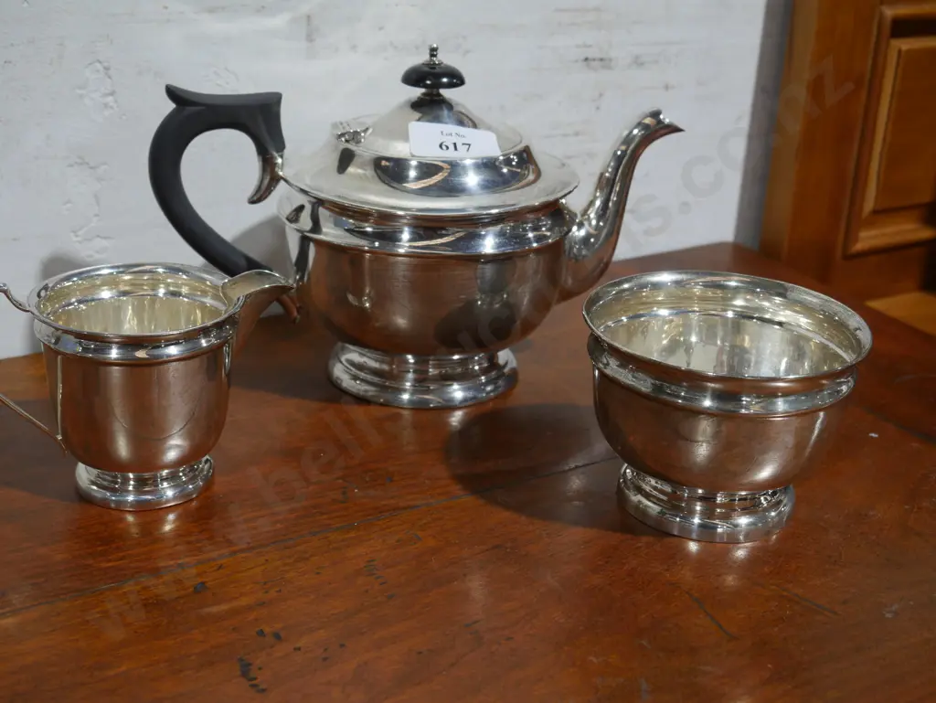 Sterling Silver tea service, 3 piece Image 1++