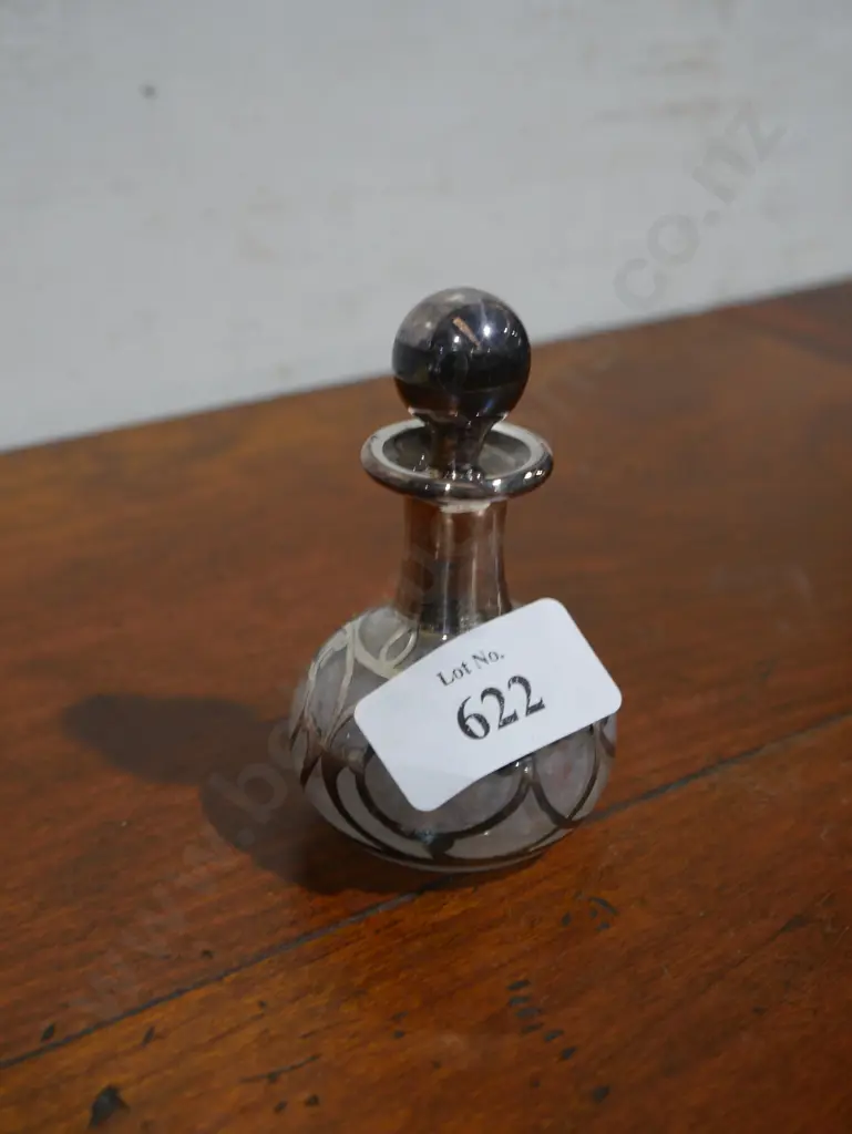 Silver inlaid scent bottle Image 1++