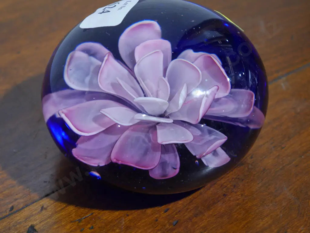 Glass paperweight Image 1++