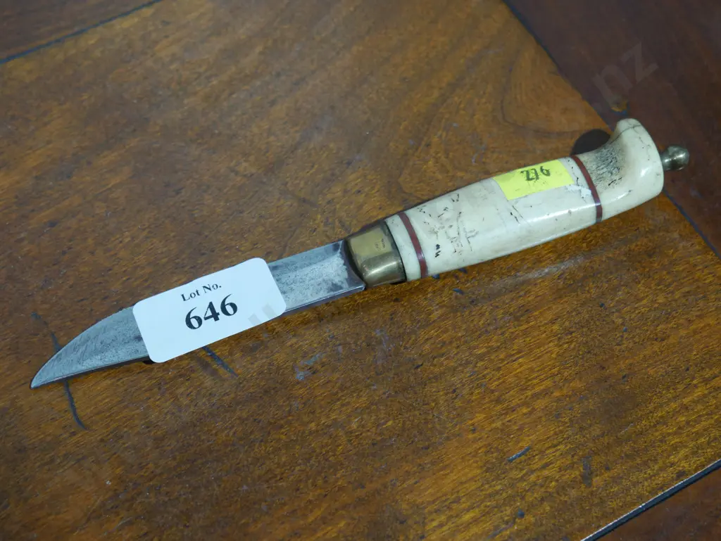 Assorted pocket knives Image 1++