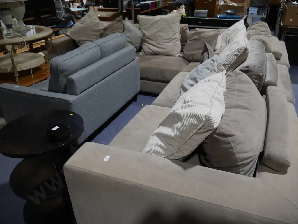Corner couch Image 1++