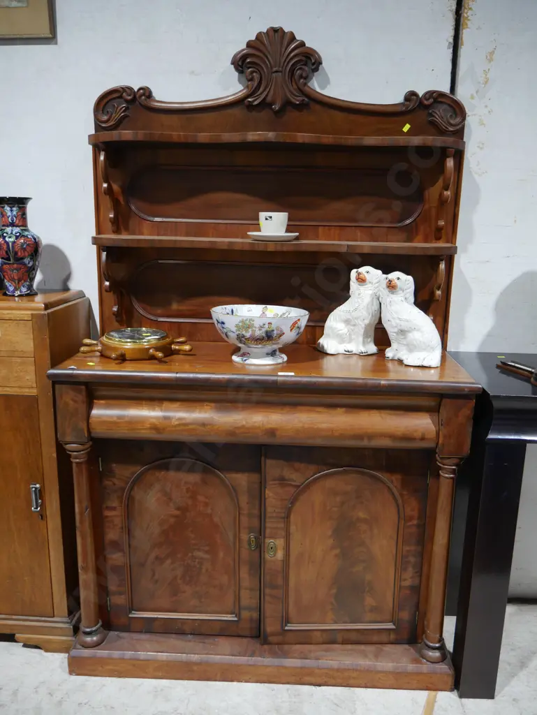 Sideboard Image 1++