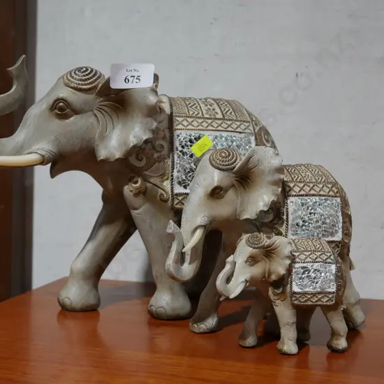 3 elephants
