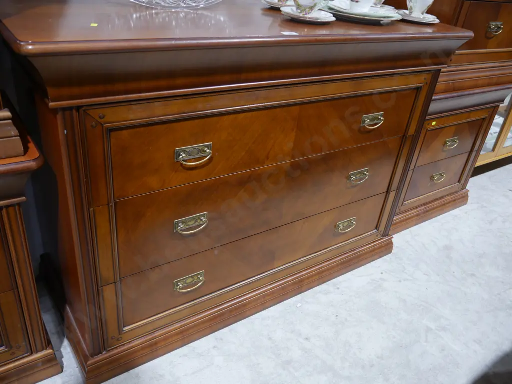 3 drawer chest Image 1++