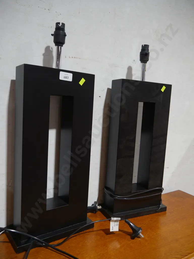 Pair of table lamps Image 1++