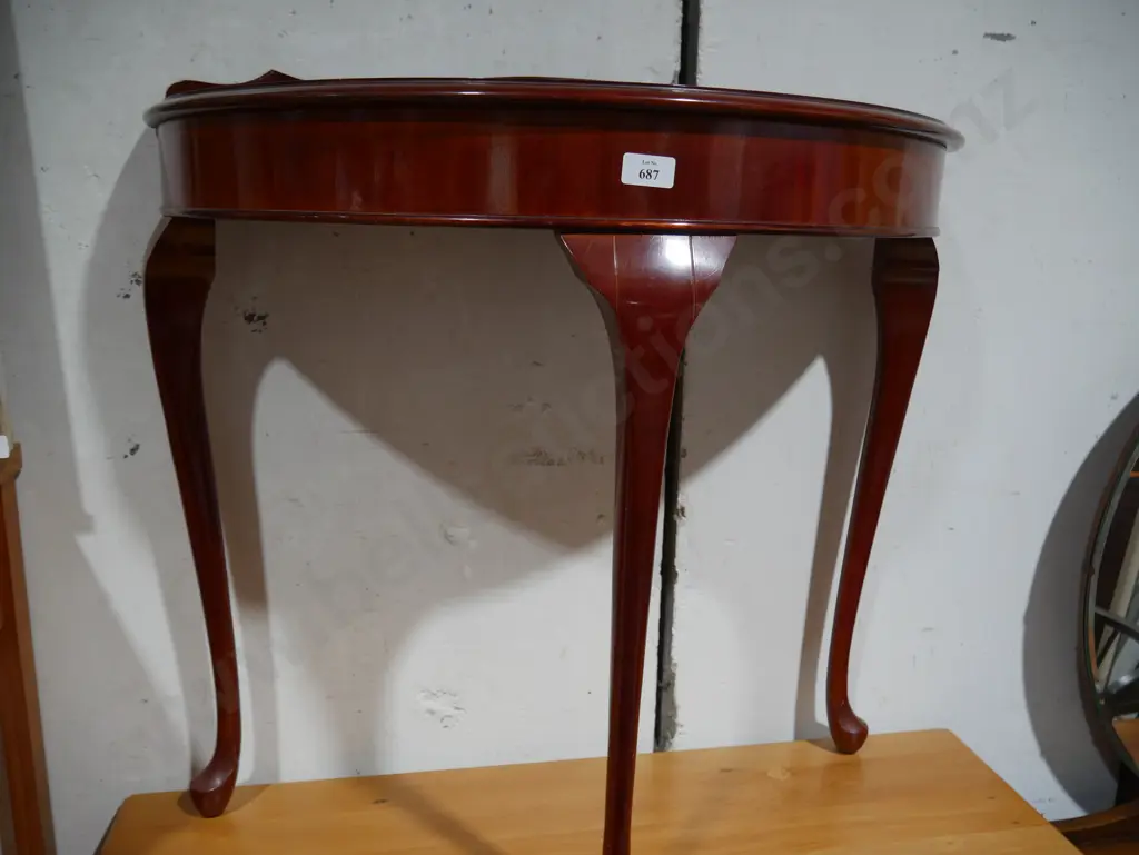 Half round hall table Image 1++