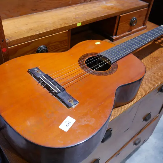 Suzuki guitar