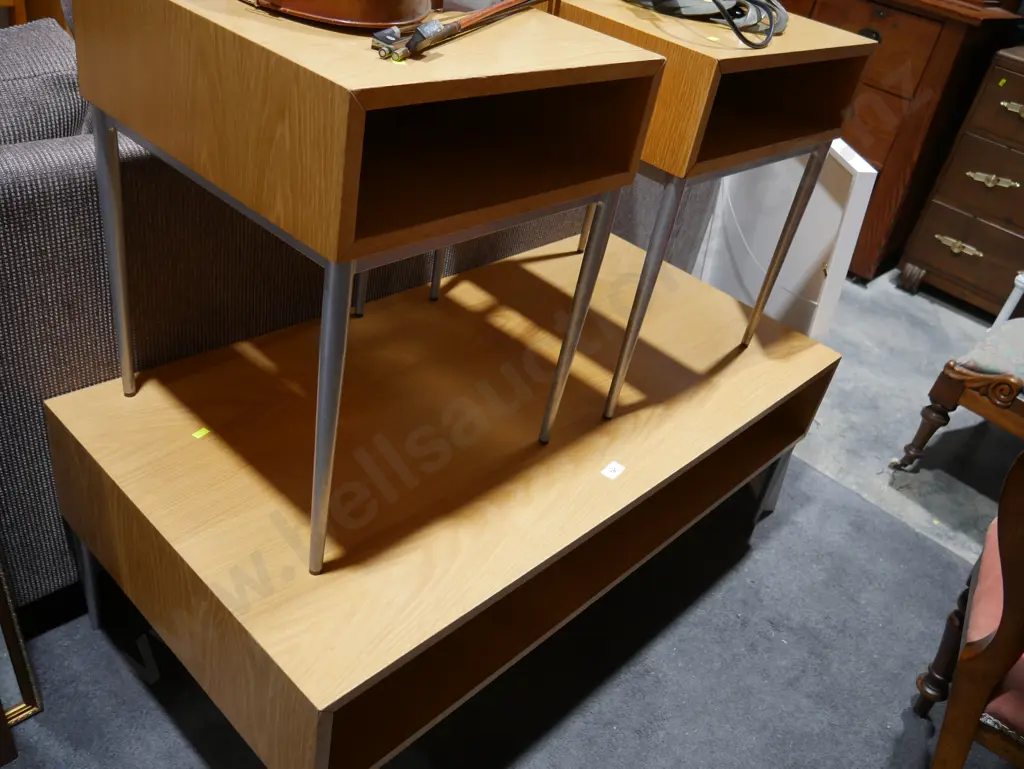 Coffee table and 2 matching side tables Image 1++