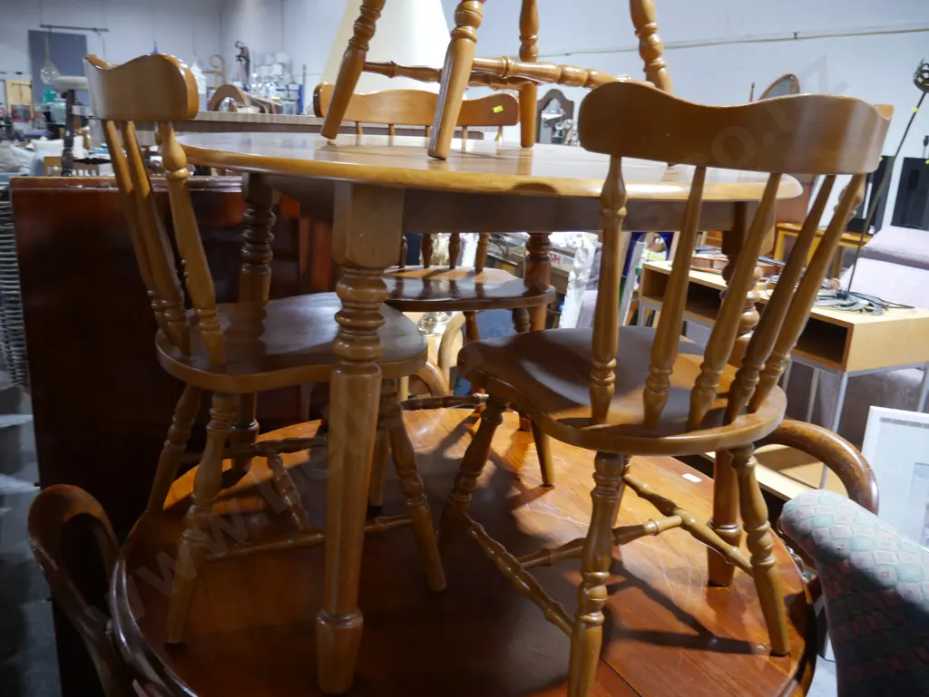 Dining table and 4 chairs Image 1++