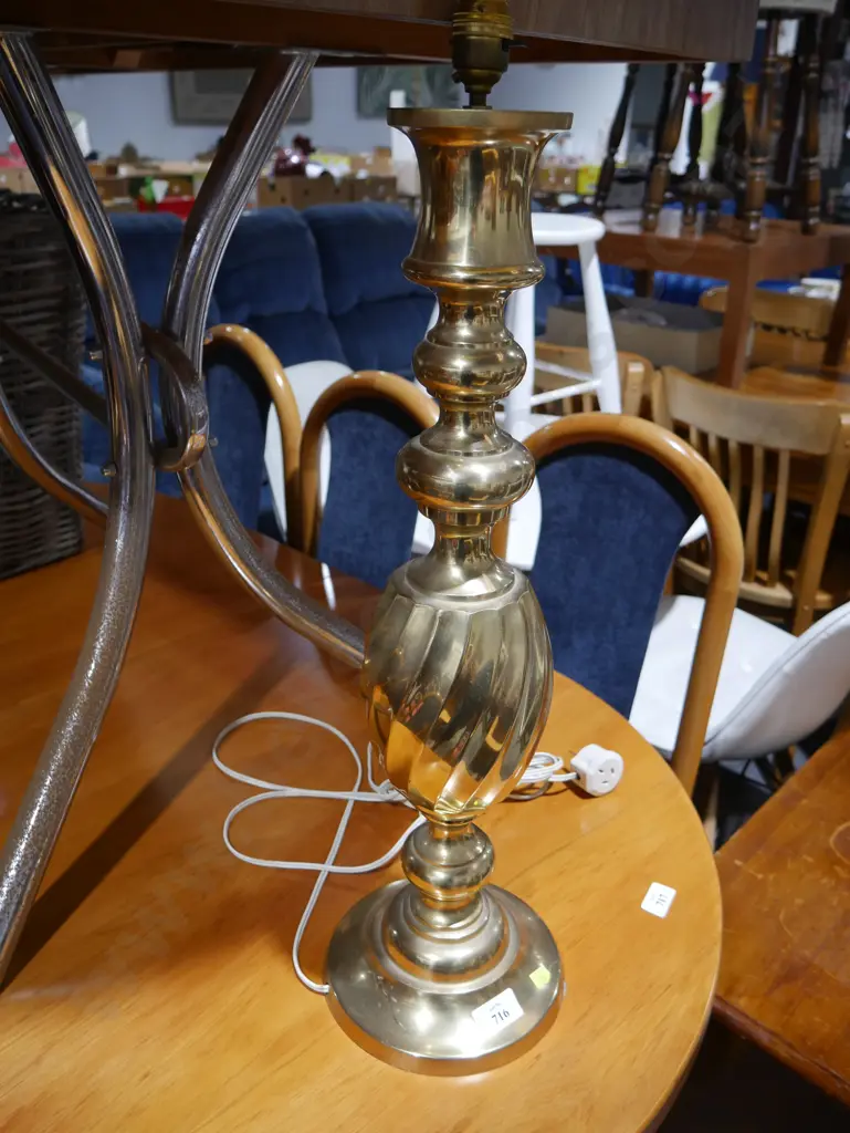 Brass lamp Image 1++