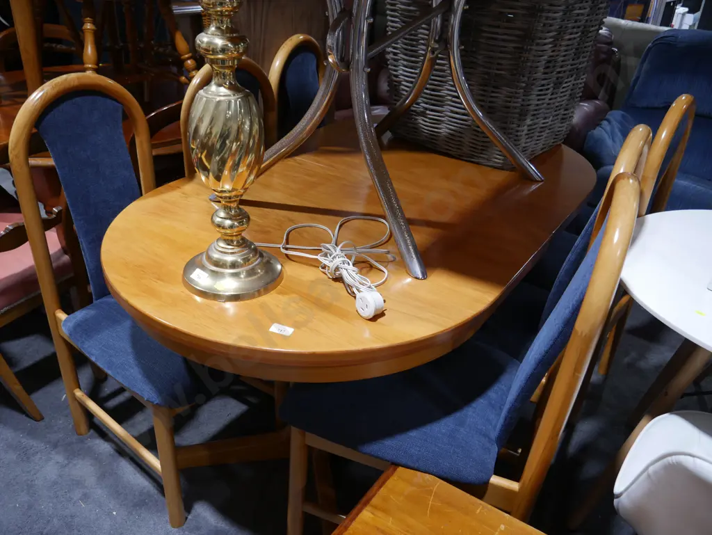 Extendable dining table and 6 chairs Image 1++