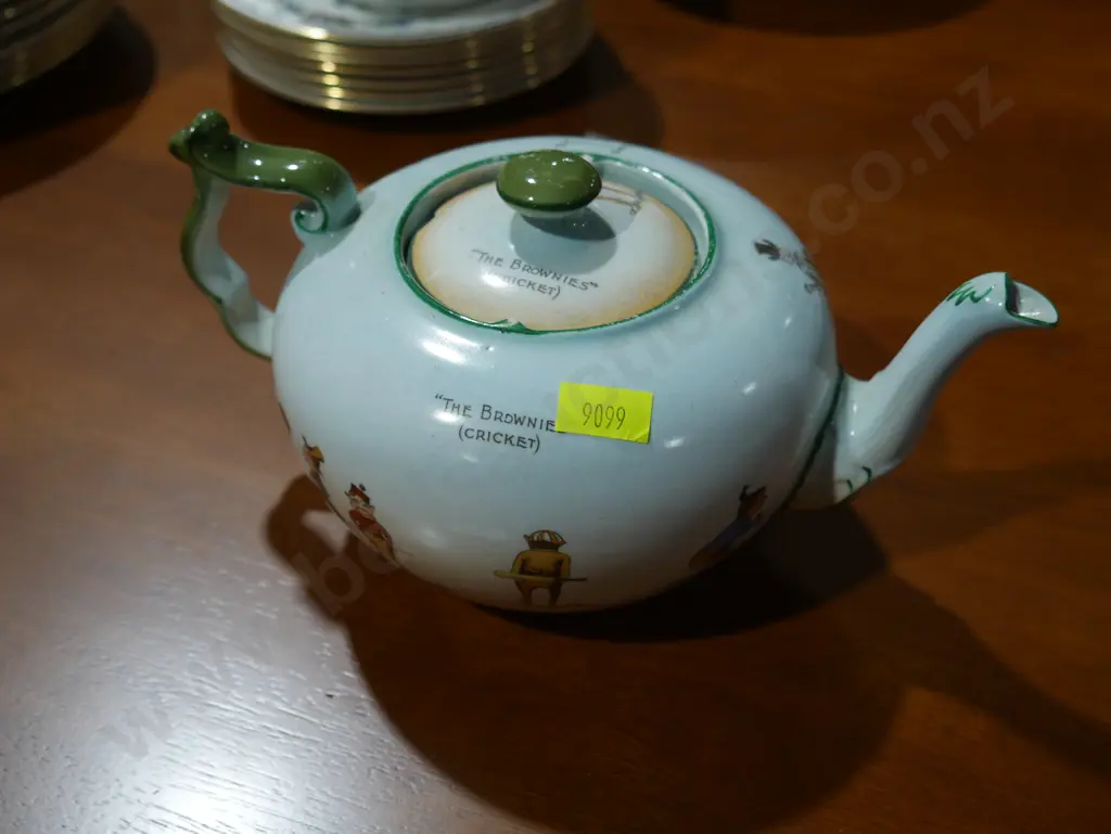Grimwades The Brownie's Cricket teapot Image 1++