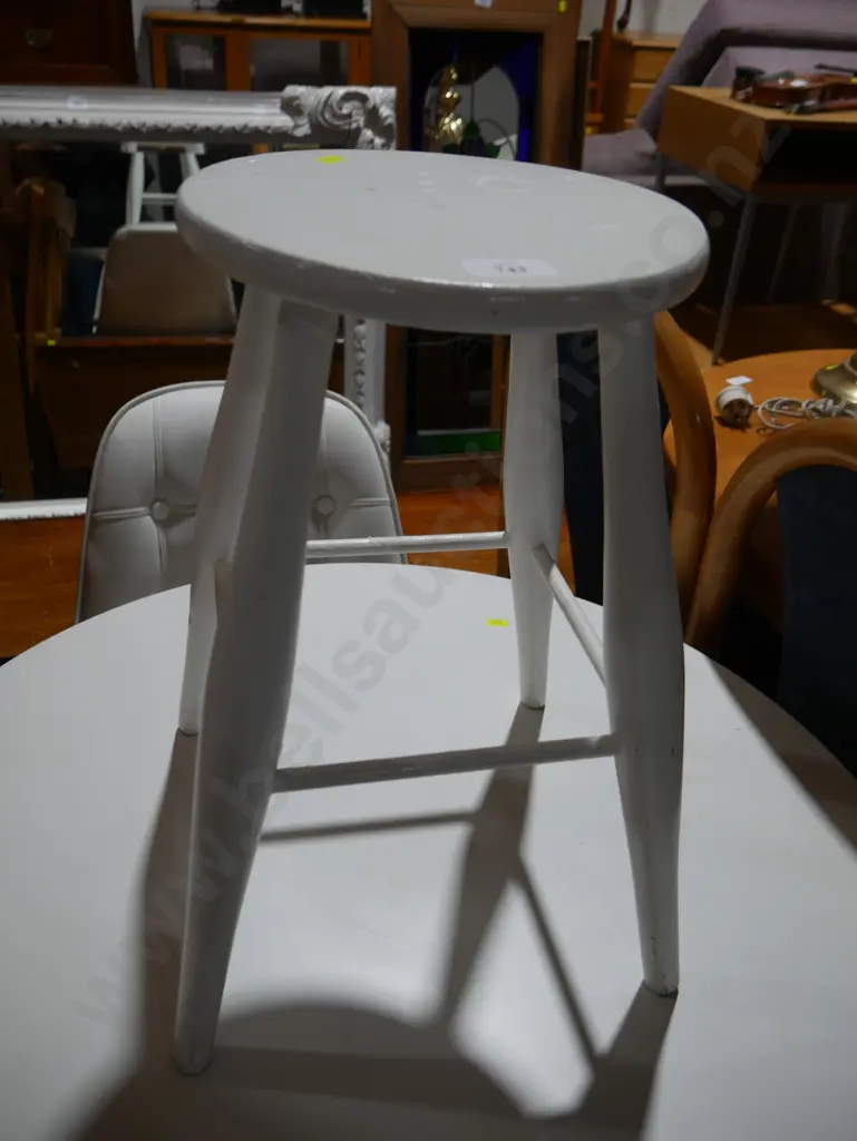 White painted stool Image 1++