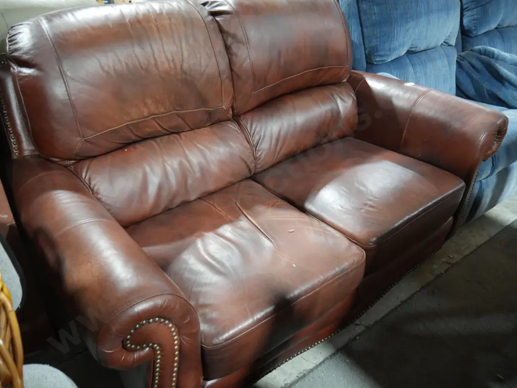 2 seater leather couch Image 1++