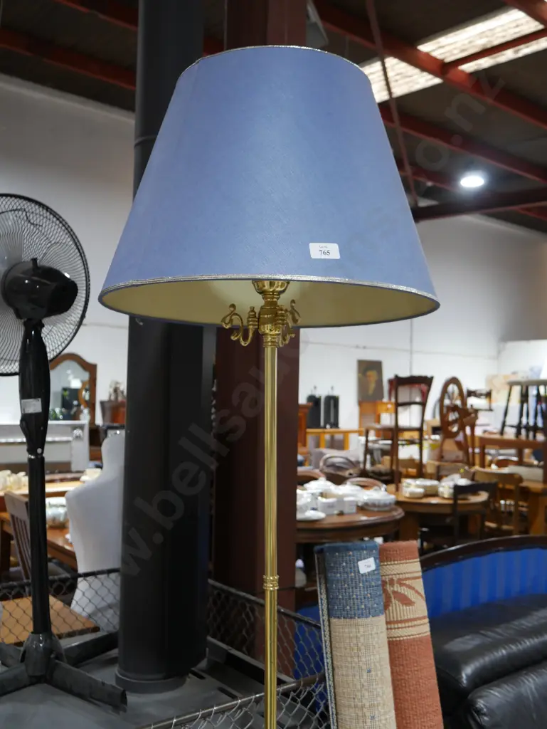 Brass standard lamp Image 1++