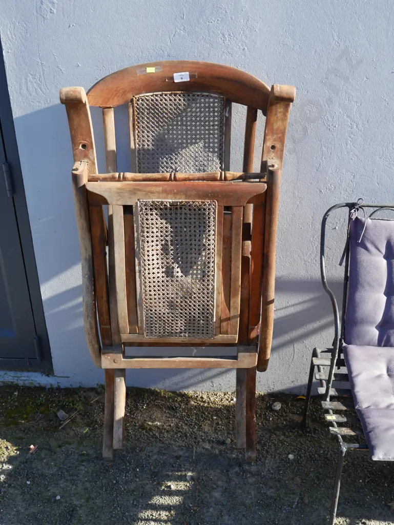Folding wooden chair Image 1++