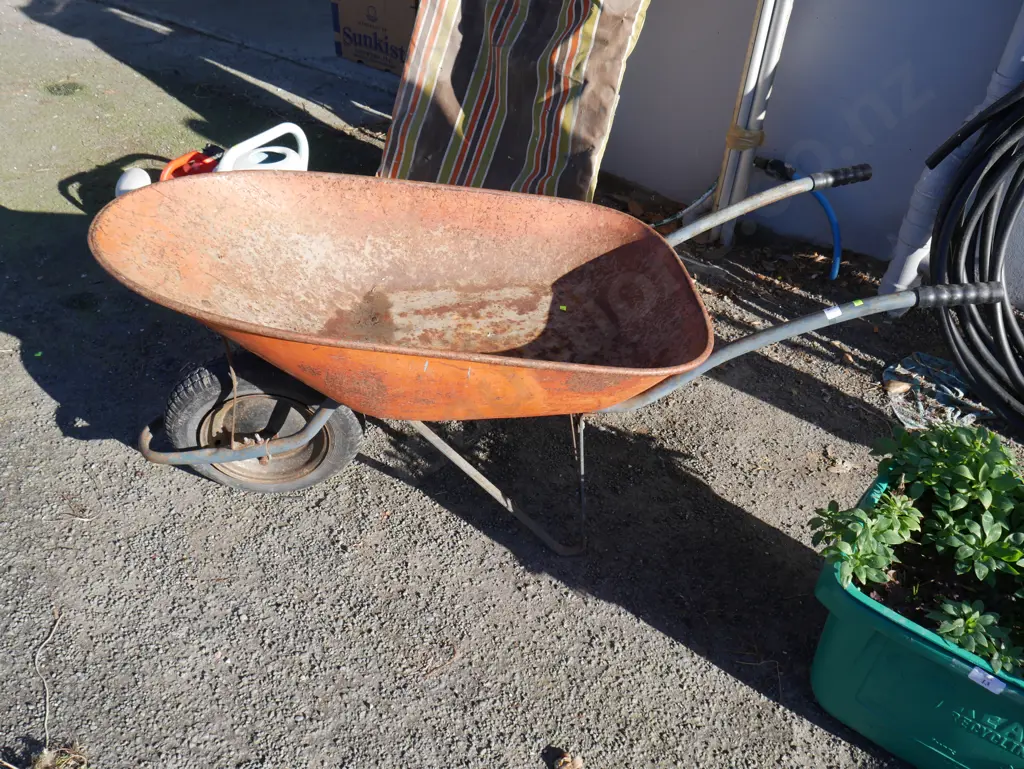 Wheelbarrow Image 1++