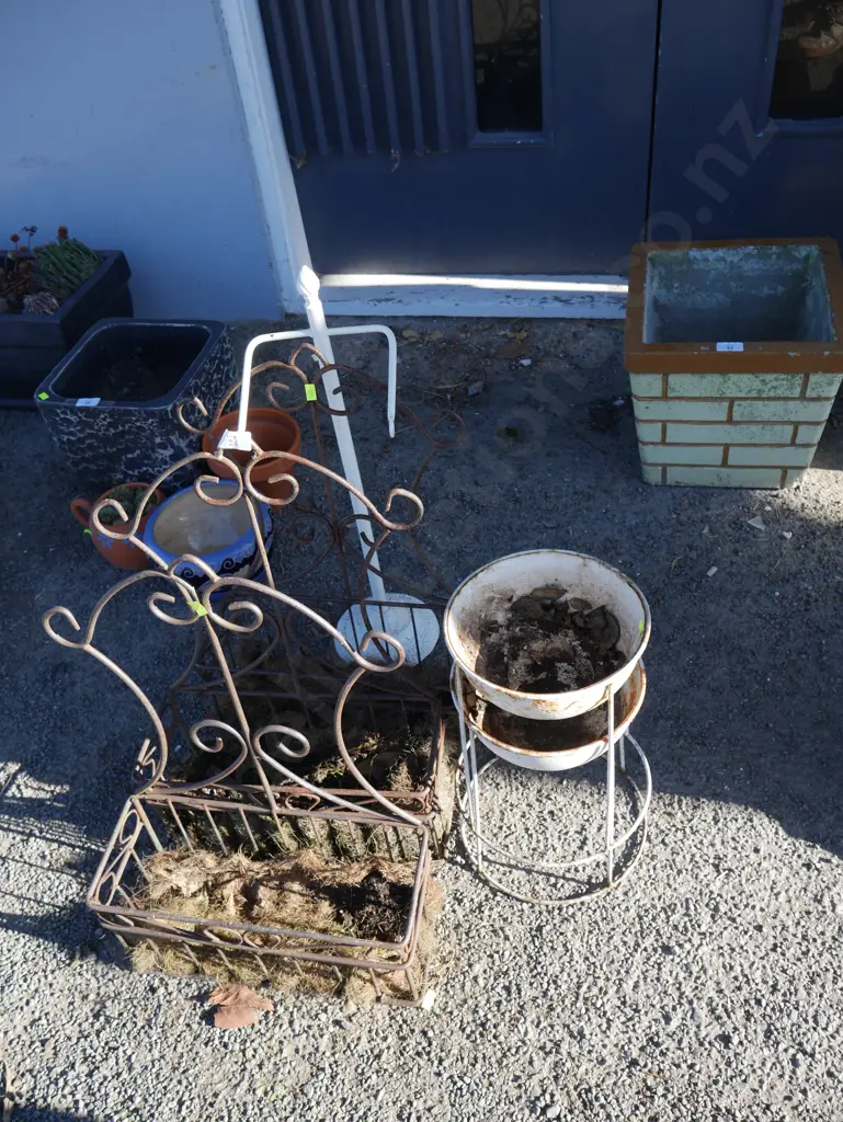Wall planters etc Image 1++