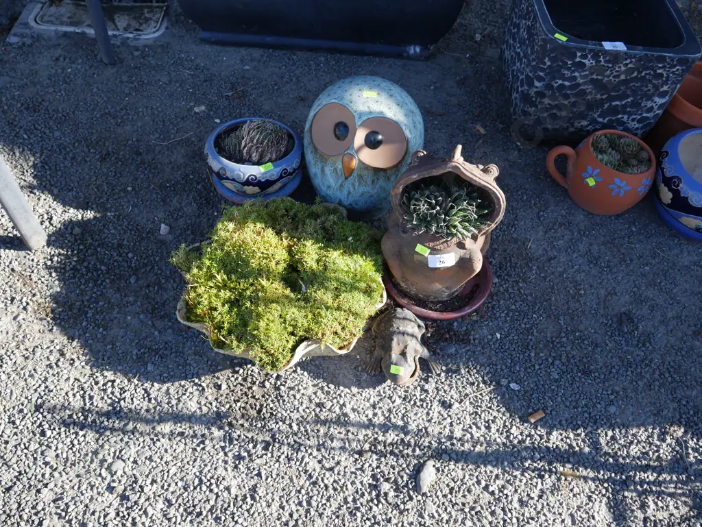 Plants, owl and frog ornaments Image 1++