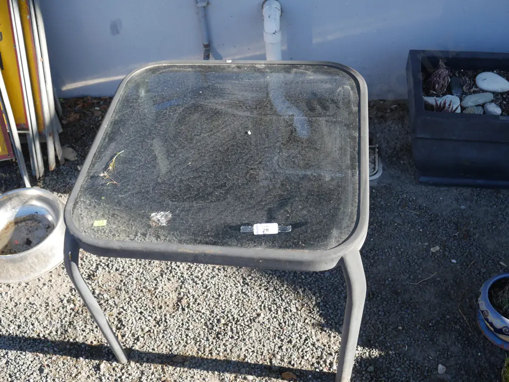 Glass top side table Image 1++