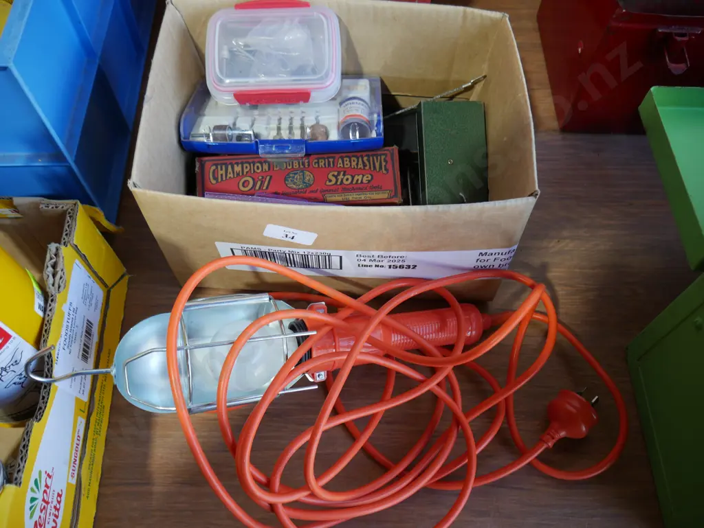 Hanging work light, tool sundries Image 1++