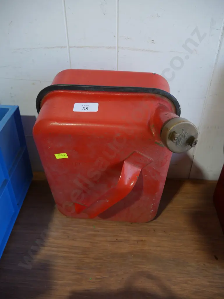 Petrol can Image 1++