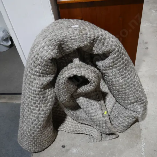 Floor rug