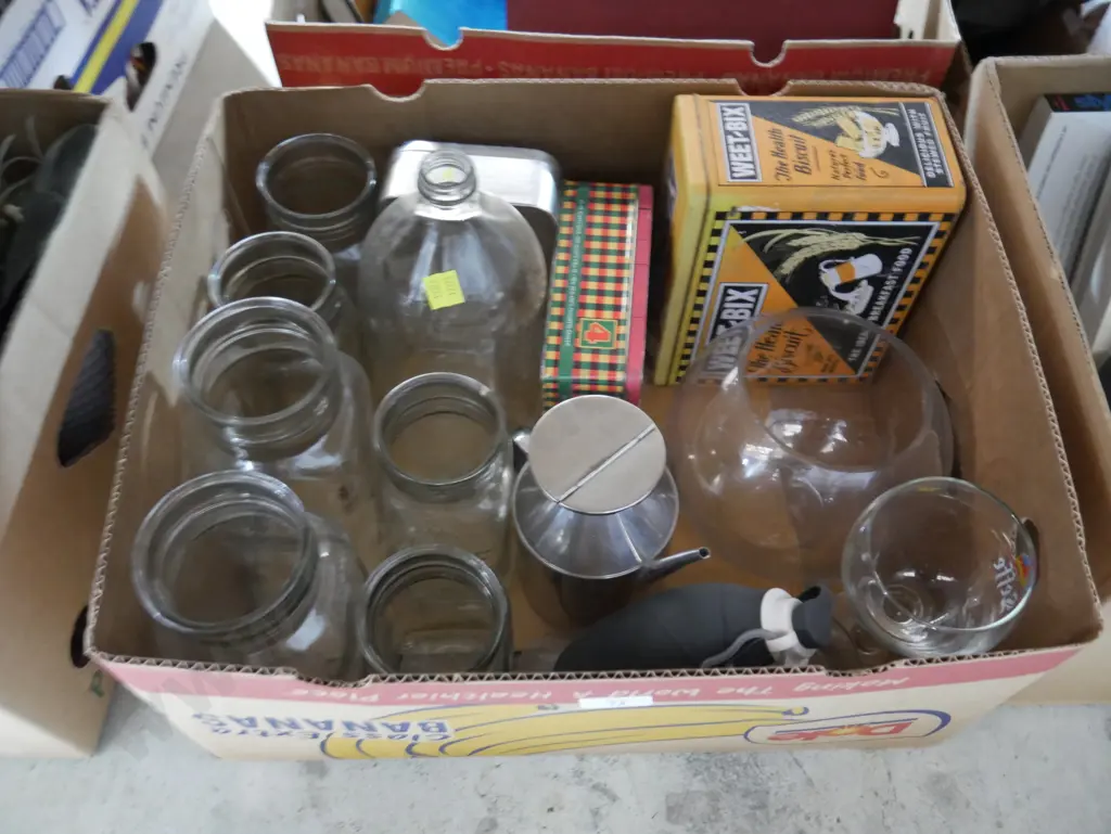 Glass jars, tins Image 1++
