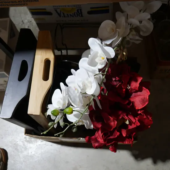Wooden trays, vase and artificial flowers etc