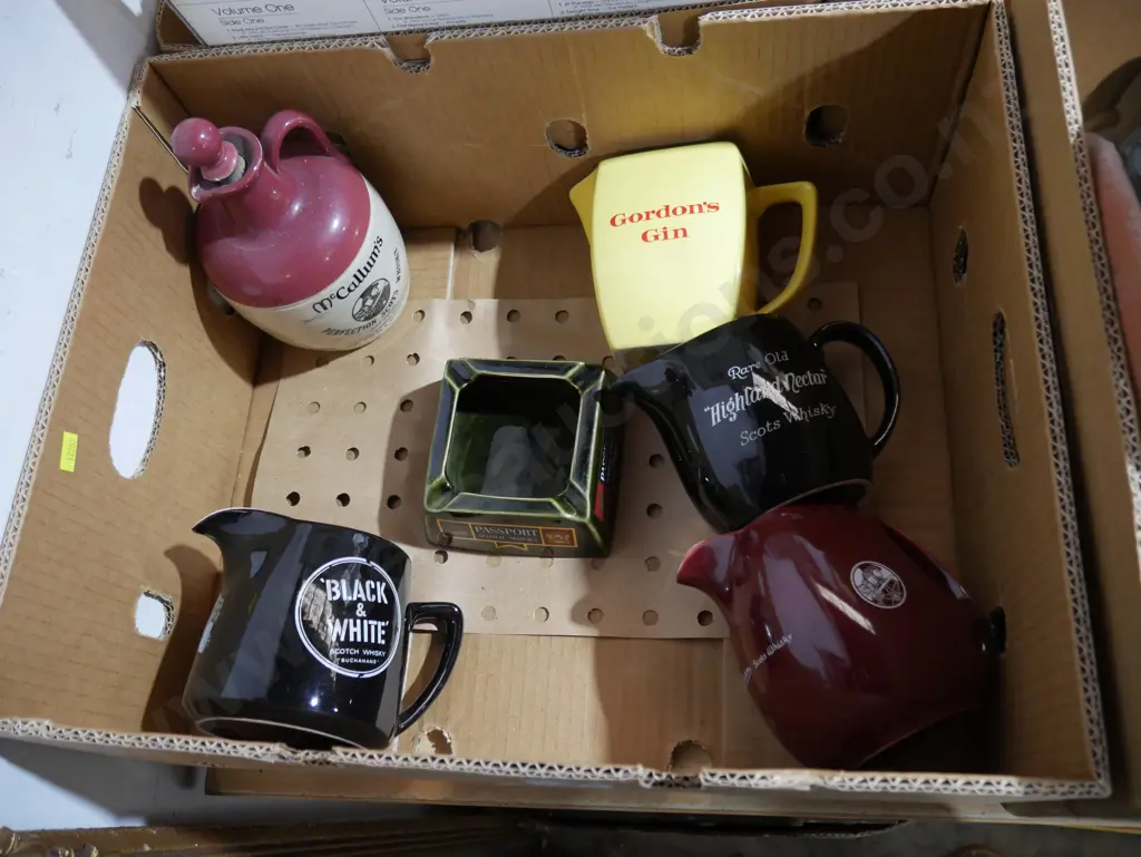 Whisky jugs, ashtray Image 1++