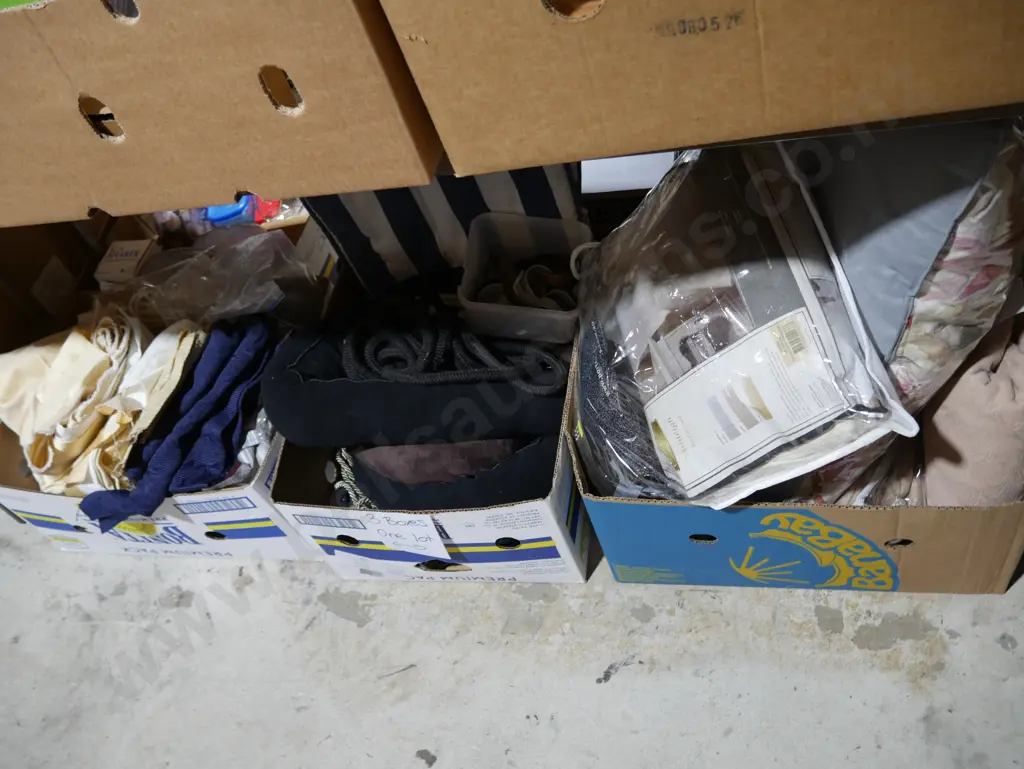 3 boxes of linen, bedding etc Image 1++