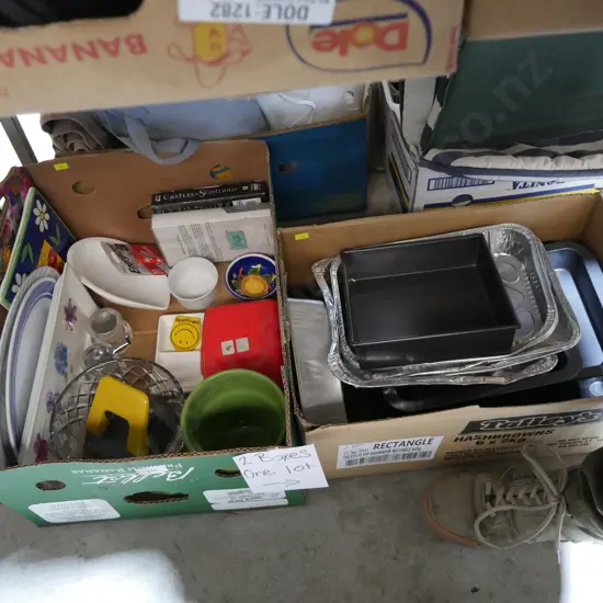 2 boxes of cooking trays, platters etc